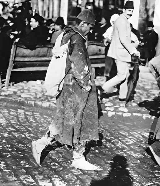 OSMANLI  1.DUNYA ŞAVAŞI TEK CARIK AYAKKABI EL YAPIM KOMPLE  KÖSELE ALTTA RESİMLERDE SAVAŞDAN DÖNEN ASKERİN AYAGINDA GÖRÜNMEKTE