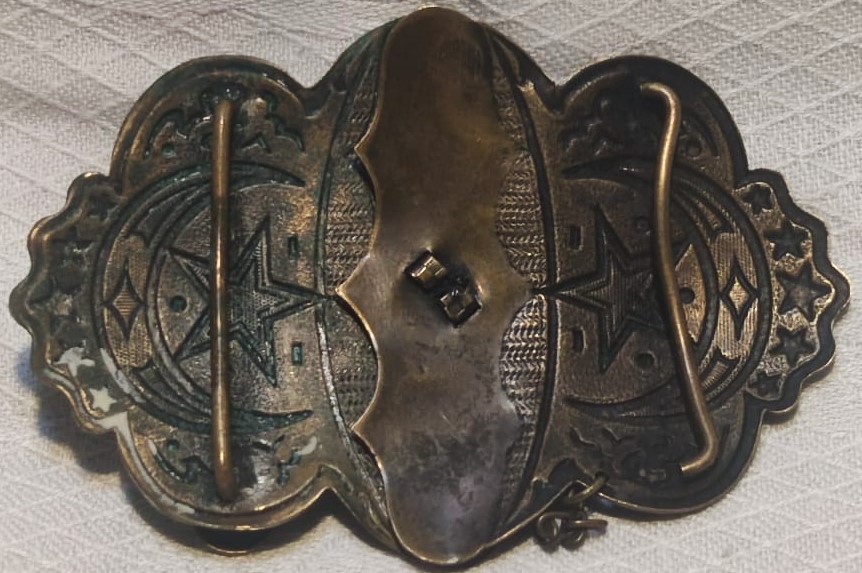 OSMANLI AY YILDIZLI  SARAY İÇİNDE KULLANILAN CİFT PARCA SIRMALI HANCER İLE KİLİTLENEN KEMER TOKASI 