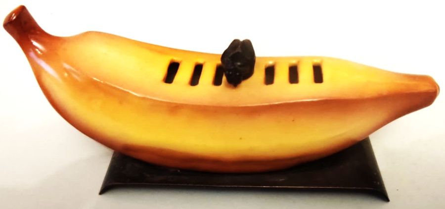 MEYVA BICAGI PORSELEN MUZ ALT GÜMÜŞ KAPLAMA KAİDELİ 6 ADET SAPLAR GALANIT İMPORT ROSTFRITT STAL DAMGALI UZERİNDE  MUZ SİNEGİ GÖRSELİ BULANAN TAKIM