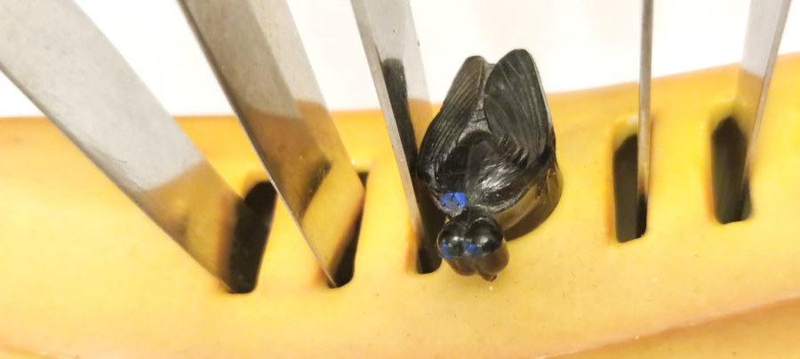 MEYVA BICAGI PORSELEN MUZ ALT GÜMÜŞ KAPLAMA KAİDELİ 6 ADET SAPLAR GALANIT İMPORT ROSTFRITT STAL DAMGALI UZERİNDE  MUZ SİNEGİ GÖRSELİ BULANAN TAKIM