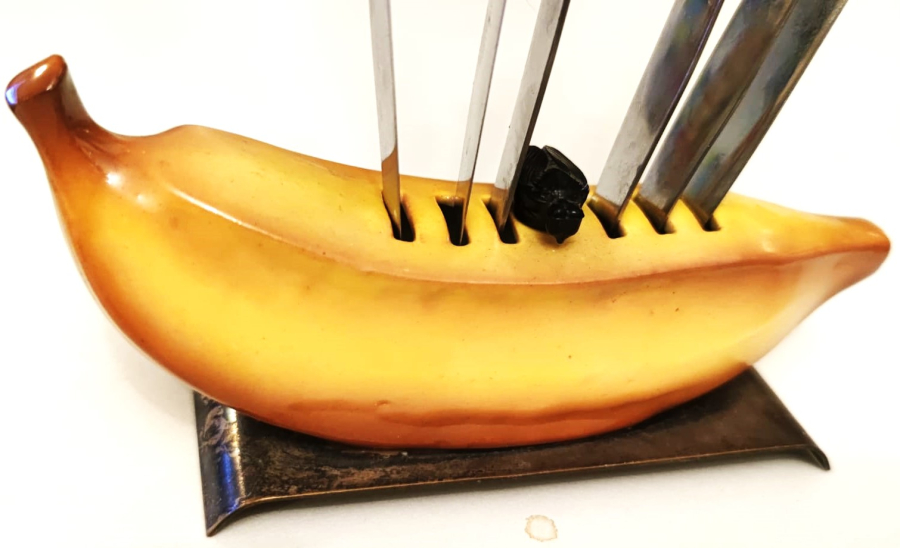 MEYVA BICAGI PORSELEN MUZ ALT GÜMÜŞ KAPLAMA KAİDELİ 6 ADET SAPLAR GALANIT İMPORT ROSTFRITT STAL DAMGALI UZERİNDE  MUZ SİNEGİ GÖRSELİ BULANAN TAKIM