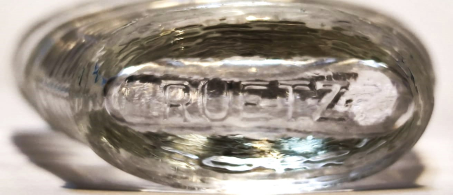 1950 RUETZ SÜRGÜLÜ PİRİNC KAPAKLI BEYAZ CAM PARFUM ŞİŞESİ CANTA İÇERSİNDE TAŞINABİLEN UFAK BOYDA