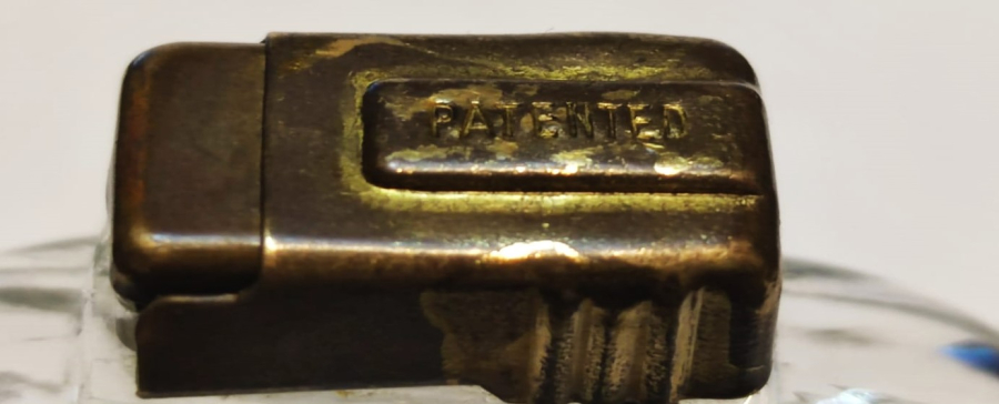 1950 RUETZ SÜRGÜLÜ PİRİNC KAPAKLI BEYAZ CAM PARFUM ŞİŞESİ CANTA İÇERSİNDE TAŞINABİLEN UFAK BOYDA