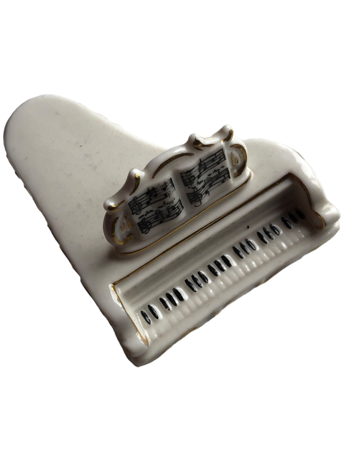 DAMGALI ESKİ SERAMİK PİYANİST VE PİYANO 