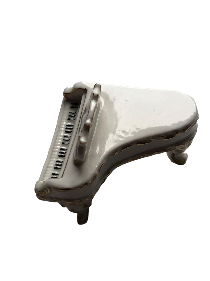 DAMGALI ESKİ SERAMİK PİYANİST VE PİYANO 