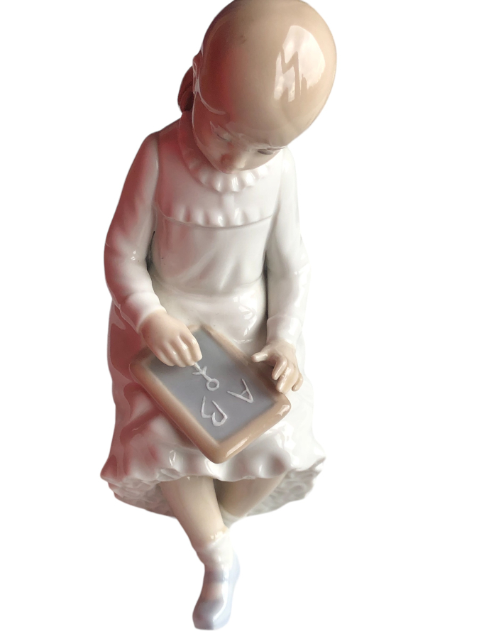 NAO LADRO MARKA KIZ ÖĞRENCİ BİBLO