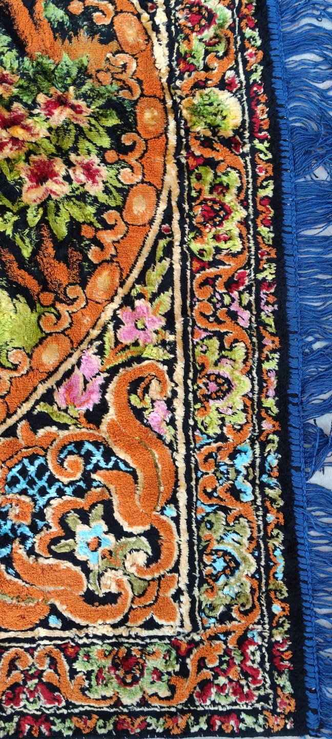 TAMAMI EL TEZGAH DOKUMA ÜZERİNDE ORMANDA GEYİK VE  CEYLANLAR TEMALI RESMİ BULUNAN FLOŞ SACAKLI DUVAR HALISI