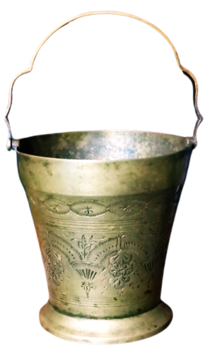 1950 BUZ KOVASI KOMPLE PİRİNC ÜZERİ KALEM İŞLEMELİ FARKLI DESENLER İŞLENMİŞ KIVRIMLI  KULPLU KONİK KOVA 