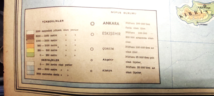 1967 ÖZYUREK YAYINEVİ TARAFINDAN BASILMIŞ RENKLİ TİFDRUK BASKI İLKOKULLARDA TURKİYE DOGAL HARİTASI 1/3 000 000 ÖLCEK  SINIF DUVARLARINA ASILAN HARİTA