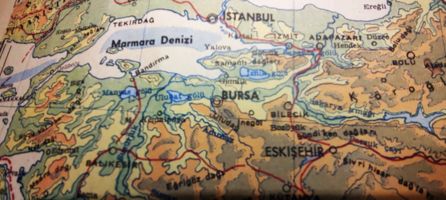 1967 ÖZYUREK YAYINEVİ TARAFINDAN BASILMIŞ RENKLİ TİFDRUK BASKI İLKOKULLARDA TURKİYE DOGAL HARİTASI 1/3 000 000 ÖLCEK  SINIF DUVARLARINA ASILAN HARİTA
