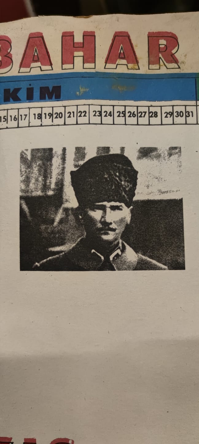 1980 ÖZYUREK YAYINEVİ TARAFINDAN BASILMIŞ 2 ADET KAGIT  AFİŞ RENKLİ TİFDRUK BASKI İLKOKULLARDA İLKBAHAR SONBAHAR YAZ KIŞ MEVSİMİNİ TALEBELERE SINIF DUVARLARINA ASILAN MEVSİMLERDEN SONBAHAR