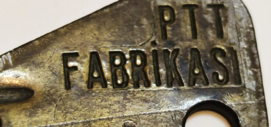 PTT FABRİKASI ESKİ PİRİNÇ PTT  ÜMÜMİ TELEFON ANAHTARI ANKESÖRLU TELEFONLARIN İÇİNİ ACIP JETONLARIN ALINMASI TOPLANMASI 851 D 