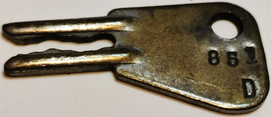 PTT FABRİKASI ESKİ PİRİNÇ PTT  ÜMÜMİ TELEFON ANAHTARI ANKESÖRLU TELEFONLARIN İÇİNİ ACIP JETONLARIN ALINMASI TOPLANMASI 851 D 