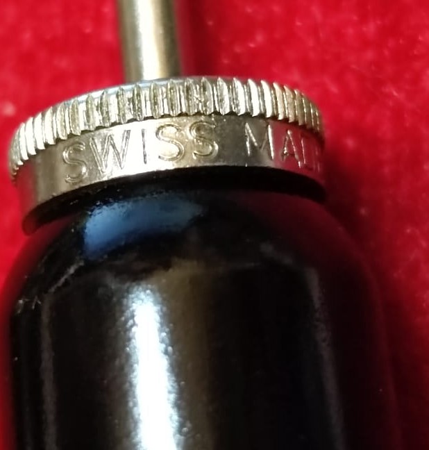 1960 HUILE ELNA DİKİŞ MAKİNASI YAĞLAYICI İSVİÇRE YAPIMI HUILE OIL SİYAH BAKALİT KASA ALT KISMI BASTIRILDIGINDA BASINC YAPMAKTA