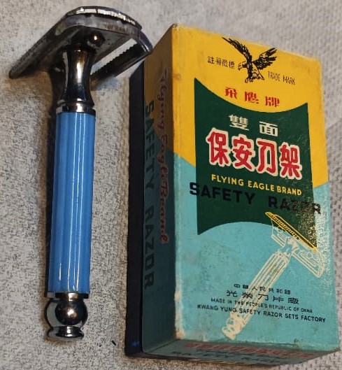 1960  KWANG YUNG SAFETY RAZOR  SETS FACTORY FLYING  EAGLE BRAND AYNALI KARTON KUTUSUNDA KOLEKSİYONLUK KROM CELİK TIRAŞ MAKİNASI