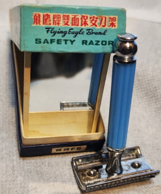 1960  KWANG YUNG SAFETY RAZOR  SETS FACTORY FLYING  EAGLE BRAND AYNALI KARTON KUTUSUNDA KOLEKSİYONLUK KROM CELİK TIRAŞ MAKİNASI