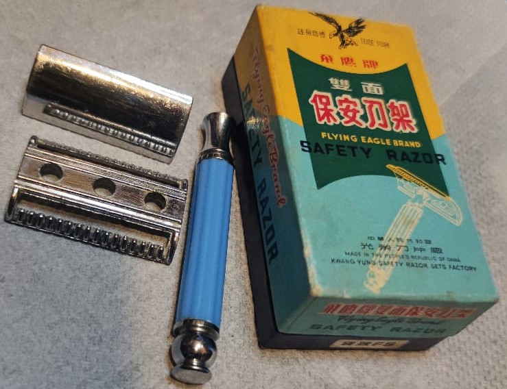 1960  KWANG YUNG SAFETY RAZOR  SETS FACTORY FLYING  EAGLE BRAND AYNALI KARTON KUTUSUNDA KOLEKSİYONLUK KROM CELİK TIRAŞ MAKİNASI