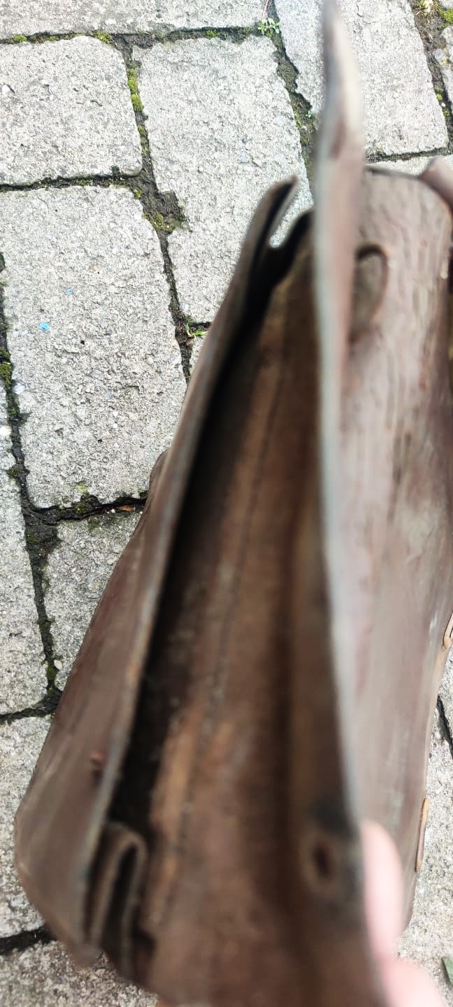 CUMHURİYET DÖNEMİ ASKERİYEDE KULLANILMIŞ DERİDEN MAMÜL HARİTACI SUBAY ÇANTASI  HAKİKİ DERİ YERLİ ÜRETİM RÜŞTÜ MACARLIOGLU İSTANBUL