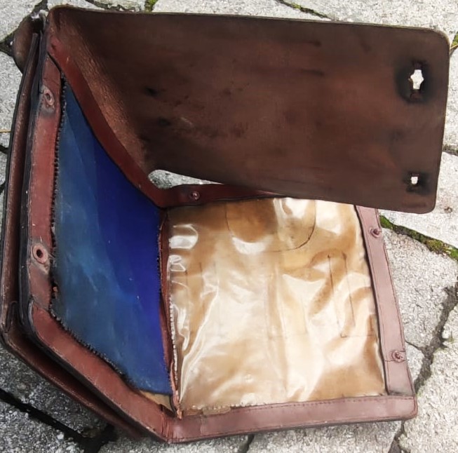 CUMHURİYET DÖNEMİ ASKERİYEDE KULLANILMIŞ DERİDEN MAMÜL HARİTACI SUBAY ÇANTASI  HAKİKİ DERİ YERLİ ÜRETİM RÜŞTÜ MACARLIOGLU İSTANBUL