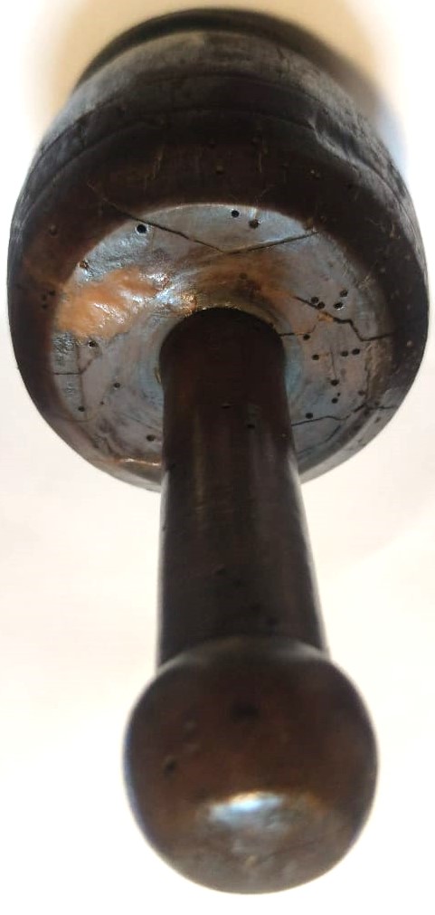 SOKAK SEYYAR HALLAC CI  ELİNDEKİ YAYI PAMUKPLARA YAKLAŞTIRIP YAY KISMINA VURULAN AHŞAP TOKMAGI ŞİMŞİR EL TORNASINDA YAPILMIŞDIR