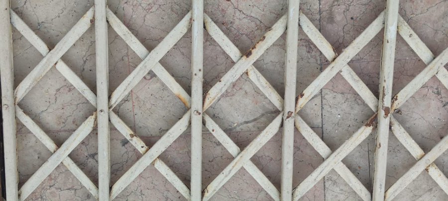 1960 AKORDEON KAPI METAL İKİ KANAT ACILIR KAPANIR HAREKETLİ ELDE YAPILMIŞ USTA İŞİ KEPENK