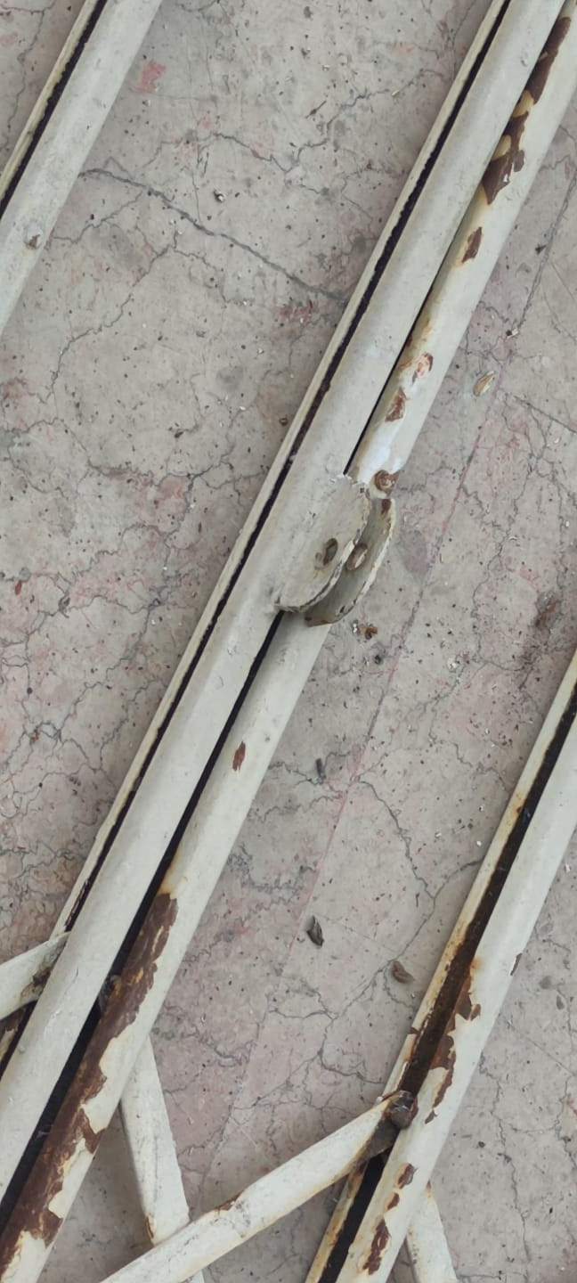 1960 AKORDEON KAPI METAL İKİ KANAT ACILIR KAPANIR HAREKETLİ ELDE YAPILMIŞ USTA İŞİ KEPENK