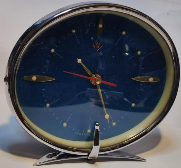 1970 KURMALI  ALARMLI MASA SAATİ OVAL MAVİ KADRAN KROM METAL AYAKLI SAAT