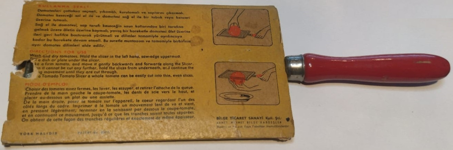 1960 BİLGE DOMATES KESİCİ AHŞAP SAPLI METAL ORJİNAL AMBALAJINDA YERLİ MALI MUTFAK ALETİ