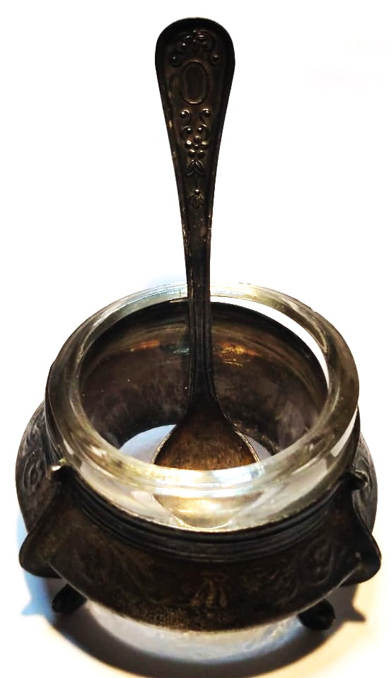 1800 SOVYET DÖNEM RUS HAVYARLIK İÇ BEYAZ ŞEFFAF CAM CANAGI VE İŞLEMELİ KASIK ORJİNAL HOMMET DAMGALI TAM TAKIM