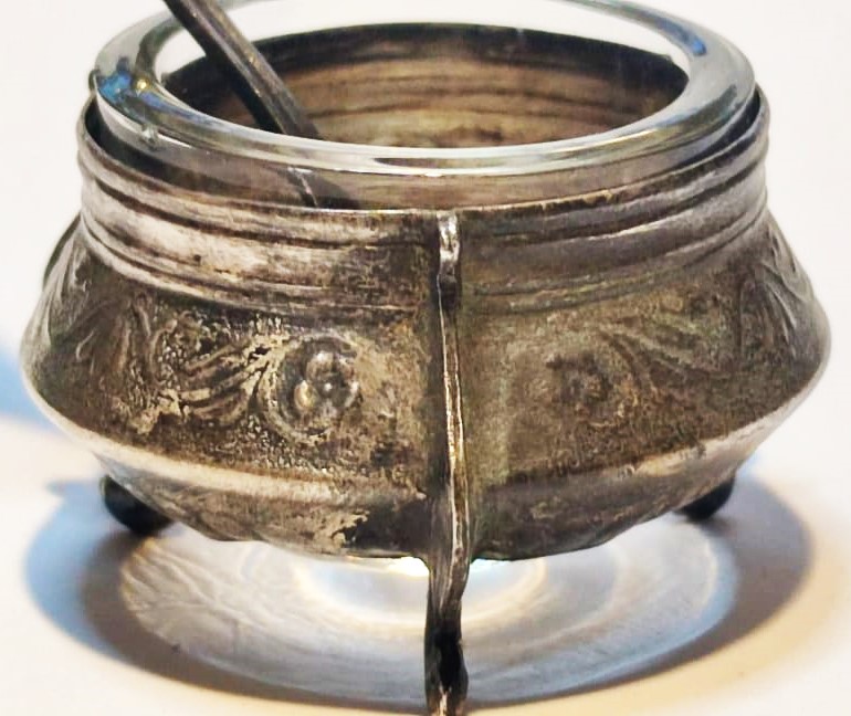 1800 SOVYET DÖNEM RUS HAVYARLIK İÇ BEYAZ ŞEFFAF CAM CANAGI VE İŞLEMELİ KASIK ORJİNAL HOMMET DAMGALI TAM TAKIM