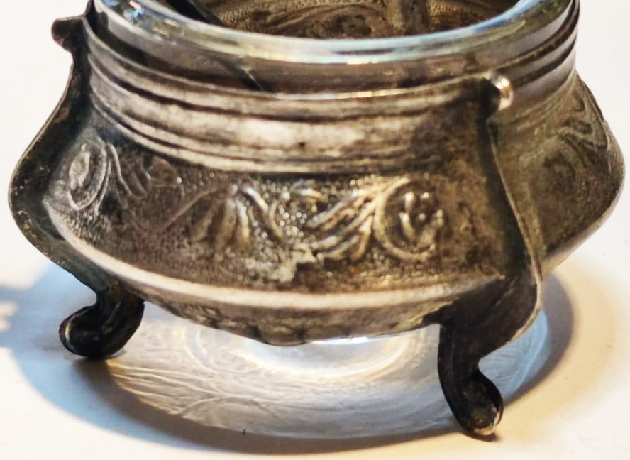 1800 SOVYET DÖNEM RUS HAVYARLIK İÇ BEYAZ ŞEFFAF CAM CANAGI VE İŞLEMELİ KASIK ORJİNAL HOMMET DAMGALI TAM TAKIM