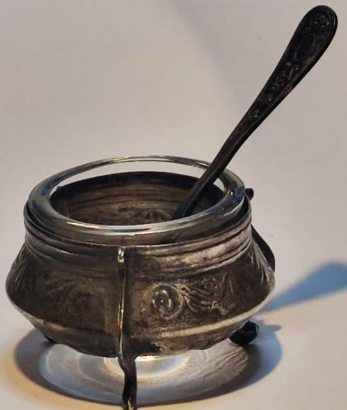 1800 SOVYET DÖNEM RUS HAVYARLIK İÇ BEYAZ ŞEFFAF CAM CANAGI VE İŞLEMELİ KASIK ORJİNAL HOMMET DAMGALI TAM TAKIM