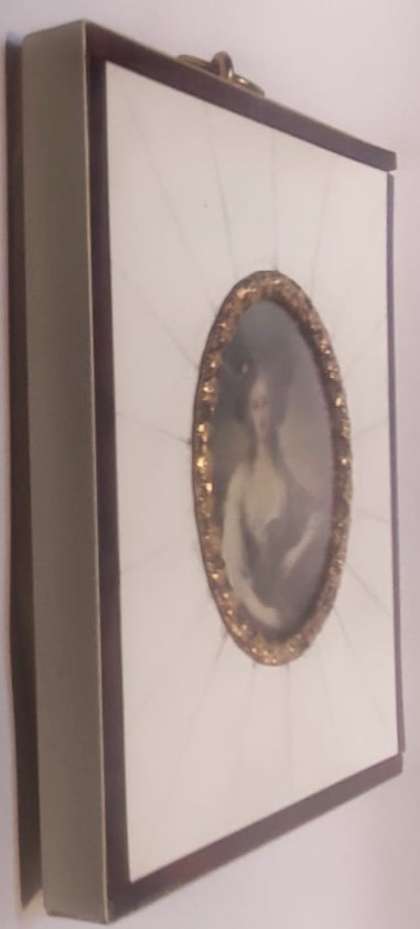 19 Y.Y AVRUPA EL YAPIM FİLDİŞİ CERCEVEDE ELİSABETH PHİLİPPE MARIE HELENE MİNİATUR CALIŞMA  FOTOĞRAF ÇERÇEVESİ 