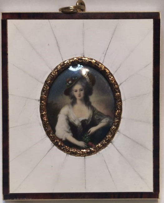 19 Y.Y AVRUPA EL YAPIM FİLDİŞİ CERCEVEDE ELİSABETH PHİLİPPE MARIE HELENE MİNİATUR CALIŞMA  FOTOĞRAF ÇERÇEVESİ 