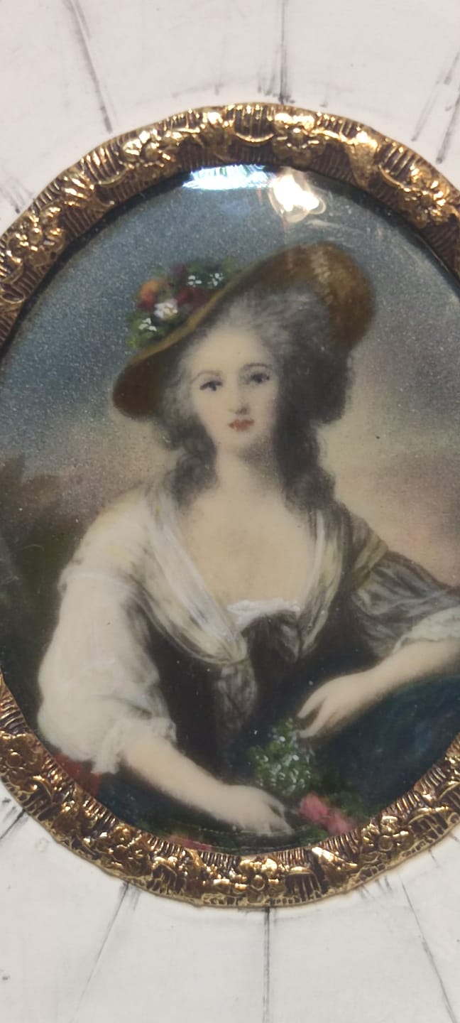 19 Y.Y AVRUPA EL YAPIM FİLDİŞİ CERCEVEDE ELİSABETH PHİLİPPE MARIE HELENE MİNİATUR CALIŞMA  FOTOĞRAF ÇERÇEVESİ 