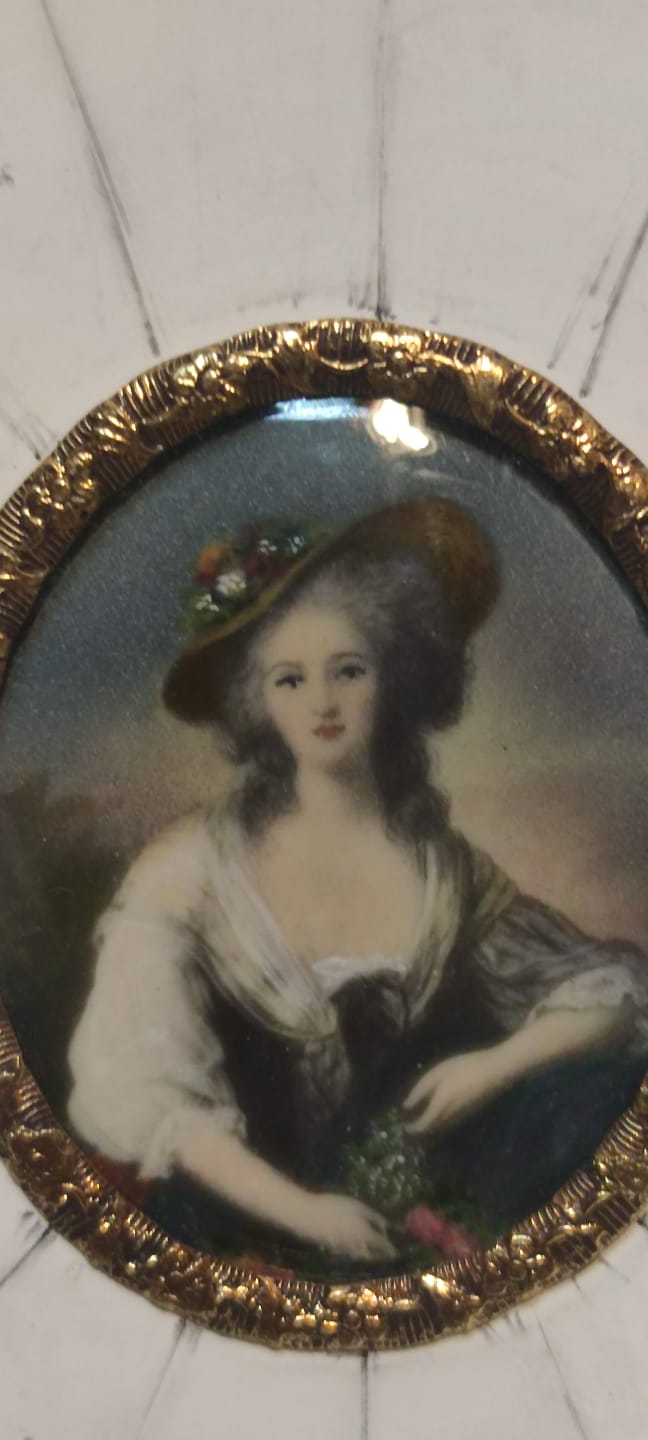 19 Y.Y AVRUPA EL YAPIM FİLDİŞİ CERCEVEDE ELİSABETH PHİLİPPE MARIE HELENE MİNİATUR CALIŞMA  FOTOĞRAF ÇERÇEVESİ 