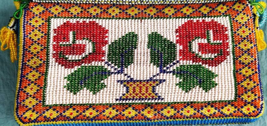 HAPISHANE KADER MAHKUMLARININ YAPTIGI BONCUK CANTA TAMAMI EL İŞİ ORTA  BOYDA TASIMA KULPLUKİLTLİ BAYAN CANTASI NUR HAYATA  HEDİYE