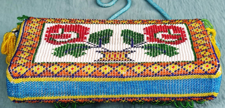 HAPISHANE KADER MAHKUMLARININ YAPTIGI BONCUK CANTA TAMAMI EL İŞİ ORTA  BOYDA TASIMA KULPLUKİLTLİ BAYAN CANTASI NUR HAYATA  HEDİYE