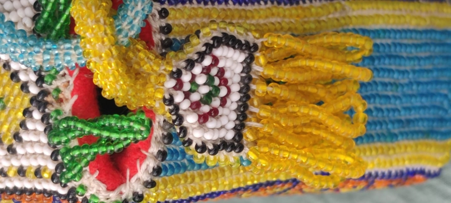 HAPISHANE KADER MAHKUMLARININ YAPTIGI BONCUK CANTA TAMAMI EL İŞİ ORTA  BOYDA TASIMA KULPLUKİLTLİ BAYAN CANTASI NUR HAYATA  HEDİYE