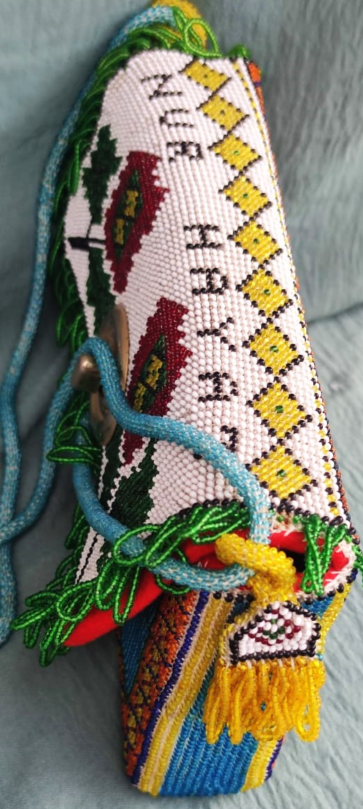 HAPISHANE KADER MAHKUMLARININ YAPTIGI BONCUK CANTA TAMAMI EL İŞİ ORTA  BOYDA TASIMA KULPLUKİLTLİ BAYAN CANTASI NUR HAYATA  HEDİYE