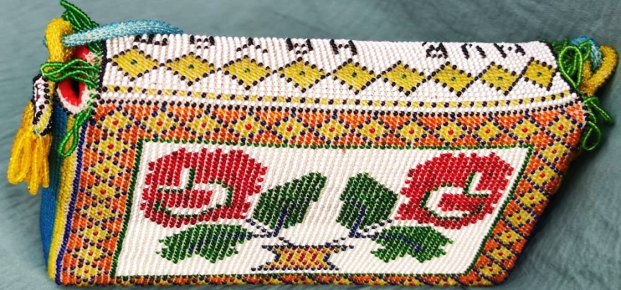 HAPISHANE KADER MAHKUMLARININ YAPTIGI BONCUK CANTA TAMAMI EL İŞİ ORTA  BOYDA TASIMA KULPLUKİLTLİ BAYAN CANTASI NUR HAYATA  HEDİYE