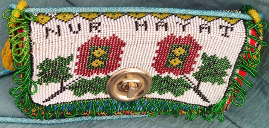 HAPISHANE KADER MAHKUMLARININ YAPTIGI BONCUK CANTA TAMAMI EL İŞİ ORTA  BOYDA TASIMA KULPLUKİLTLİ BAYAN CANTASI NUR HAYATA  HEDİYE