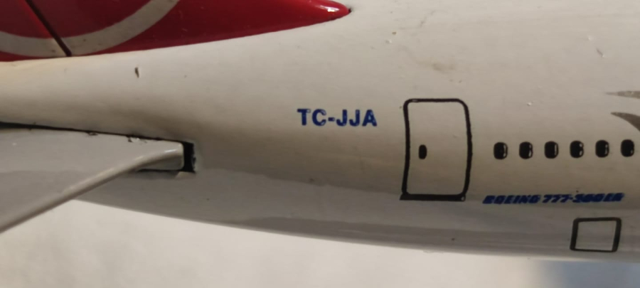 TURKISH AIRLINES GLOBALLY YOURS BOEİNG 777-300 TURK HAVA YOLLARI THY KUSUSUNDA  1/400 MAKET METAL KAİDELİ YOLCU UCAGI