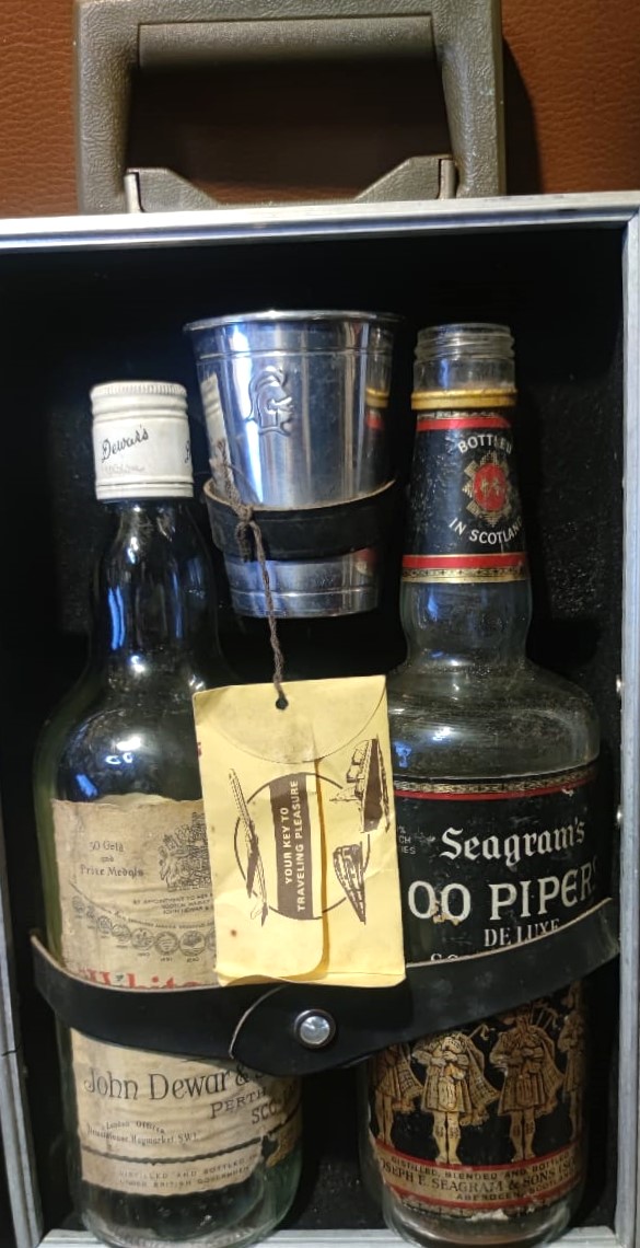 1960 VINTAGE TRAV-L-BAR EVER-WEAR EXECUTAIR 880 TRAVEL BAR USA TREN UCAK GEMİZ KARA YOLCULUGUNDA KULLANILAN CANTA BAR