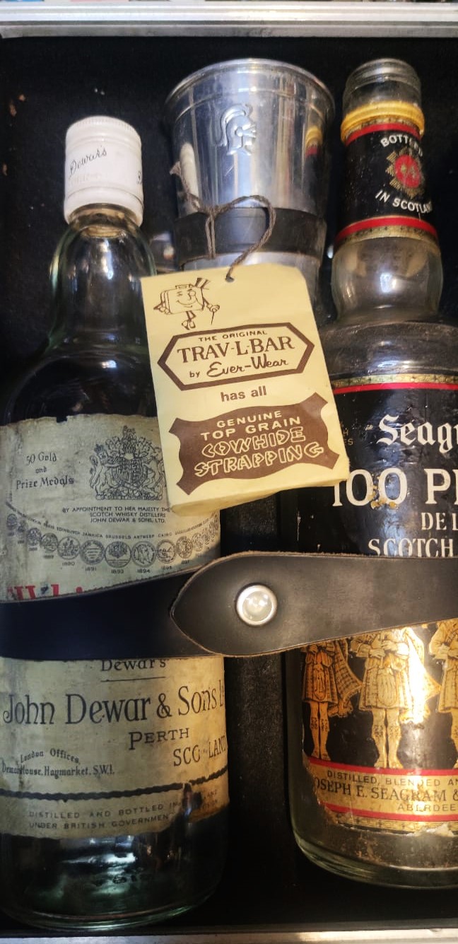 1960 VINTAGE TRAV-L-BAR EVER-WEAR EXECUTAIR 880 TRAVEL BAR USA TREN UCAK GEMİZ KARA YOLCULUGUNDA KULLANILAN CANTA BAR