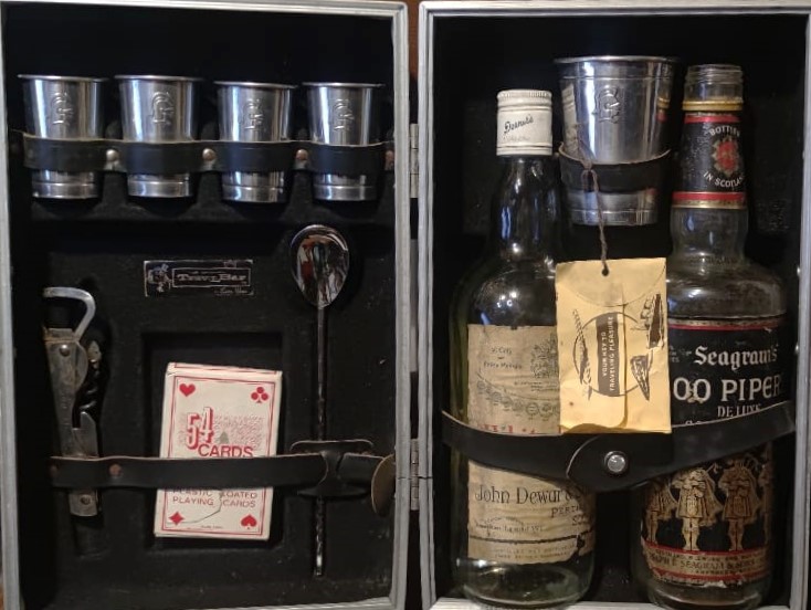 1960 VINTAGE TRAV-L-BAR EVER-WEAR EXECUTAIR 880 TRAVEL BAR USA TREN UCAK GEMİZ KARA YOLCULUGUNDA KULLANILAN CANTA BAR