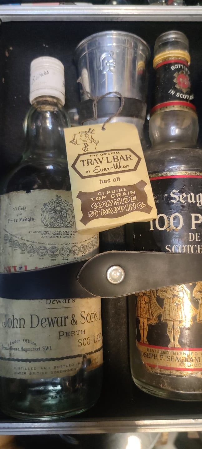 1960 VINTAGE TRAV-L-BAR EVER-WEAR EXECUTAIR 880 TRAVEL BAR USA TREN UCAK GEMİZ KARA YOLCULUGUNDA KULLANILAN CANTA BAR