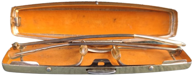 1950 FRANSIZ CEPDE TAŞINAN KABINDA ORJİNAL İÇİ KADİFE KAPLI MUHAFAZASINDA GÖZLÜK