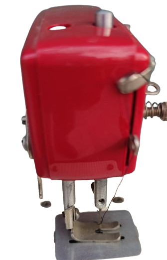  1970 MACHINE MİNİ MİNATURE OYUNCAK DİKİŞ MAKİNASI KIRMIZI METAL RENKDE MEKANİK ELLE CALIŞAN SSCB MALI OYUNCAK DİKİŞ MAKİNASI