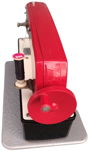  1970 MACHINE MİNİ MİNATURE OYUNCAK DİKİŞ MAKİNASI KIRMIZI METAL RENKDE MEKANİK ELLE CALIŞAN SSCB MALI OYUNCAK DİKİŞ MAKİNASI